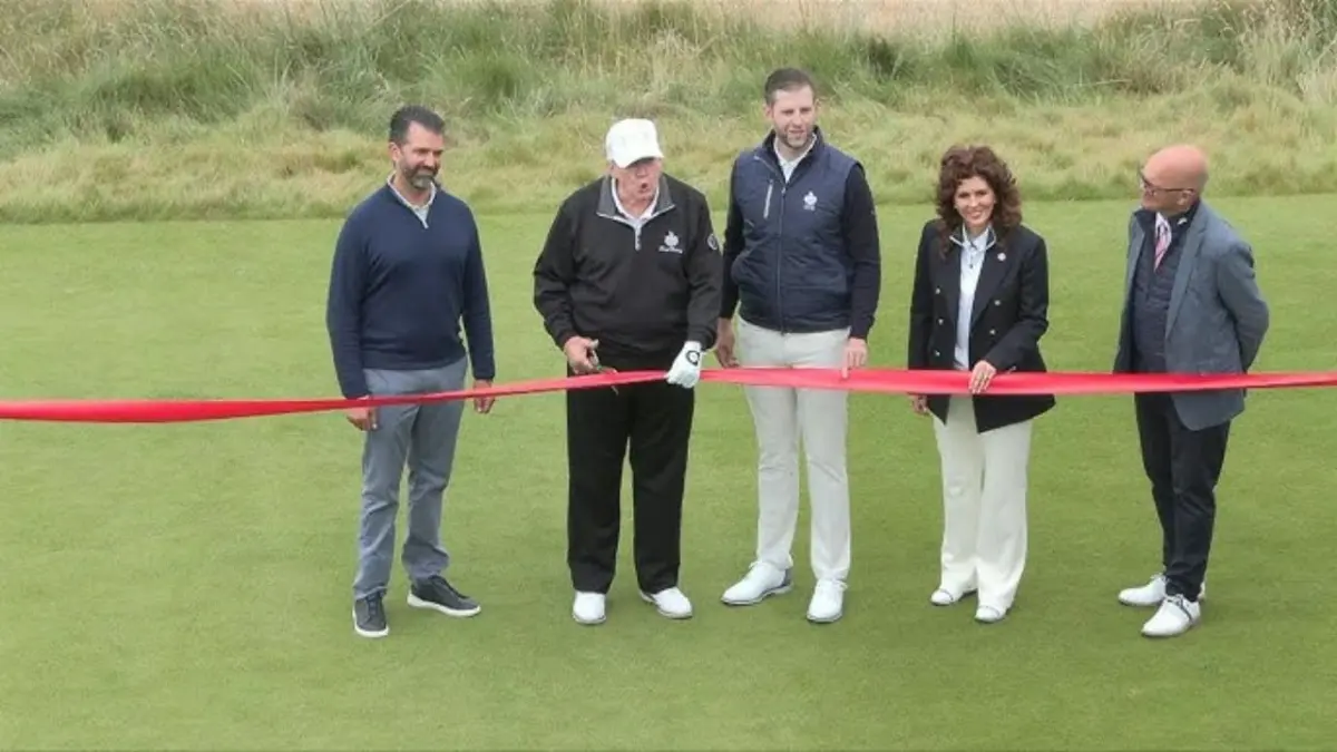 Trump termina su visita a Escocia inaugurando un campo de golf