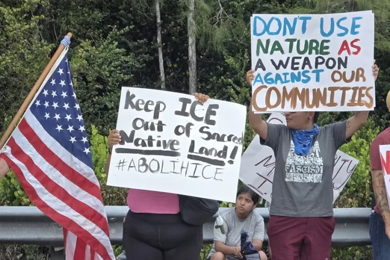 Los migrantes describen el infierno dentro del centro de detención ‘Alligator Alcatraz’