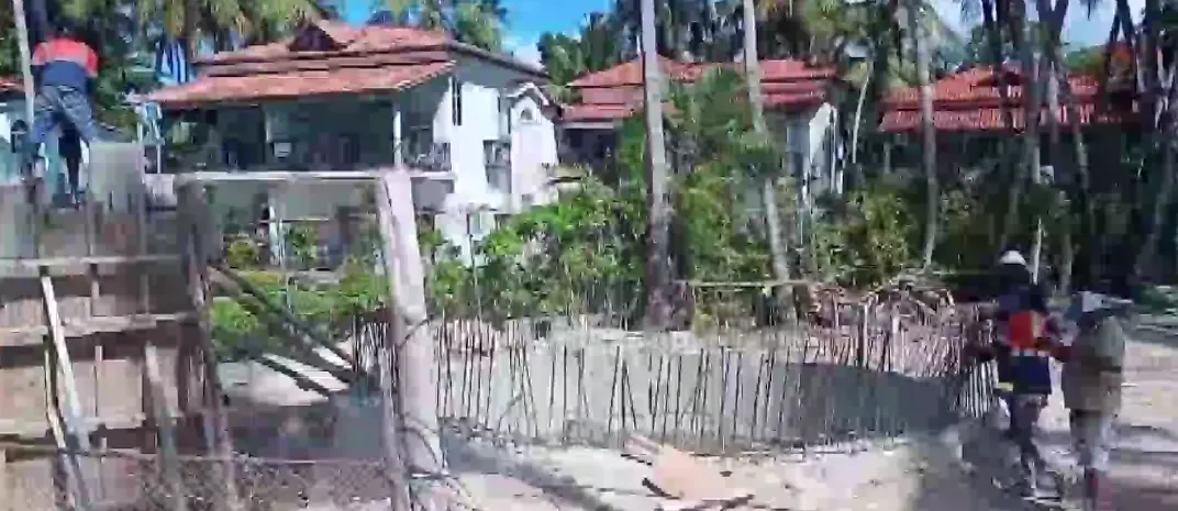 Turismo mejora iluminación vial y infraestructura en playa Las Ballenas