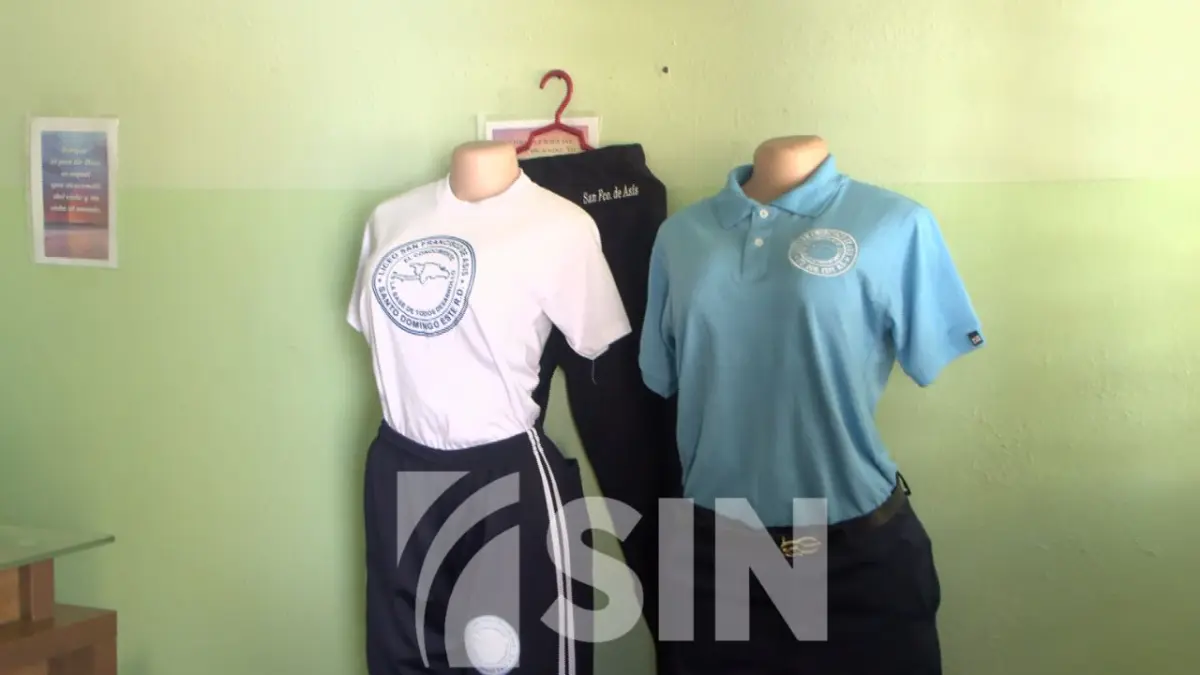 Padres denuncian cobros por uniformes en centros educativos públicos