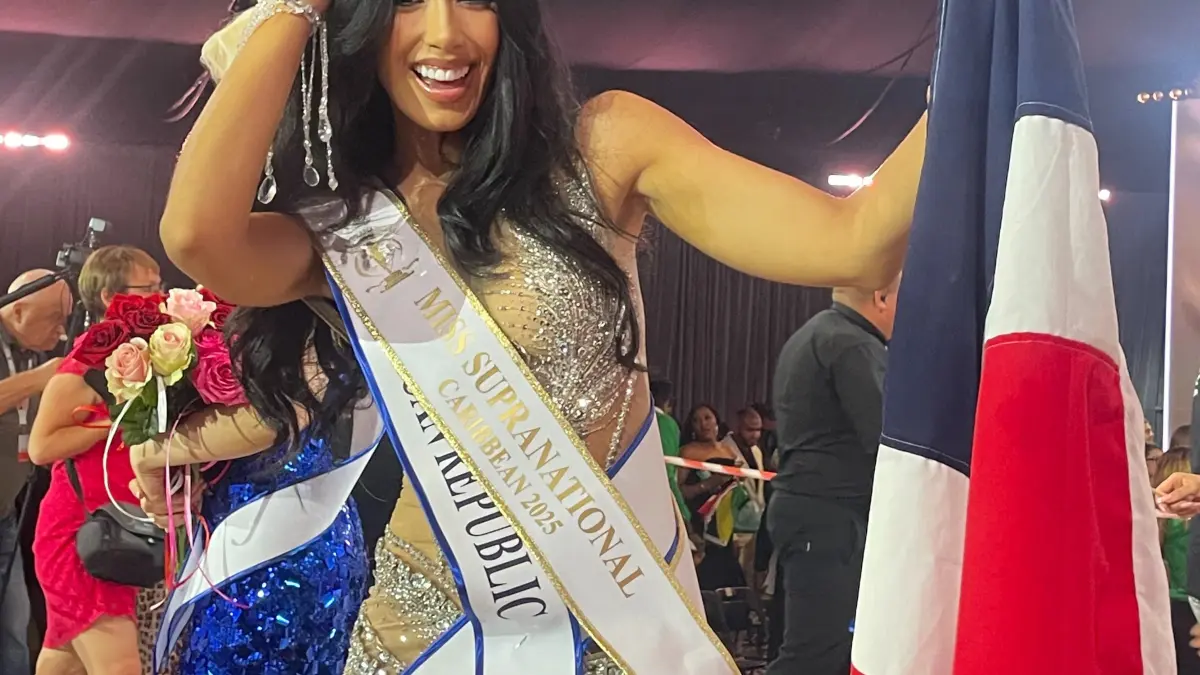 Karibel Pérez enaltece a República Dominicana con la corona caribeña en Miss Supranational 2025