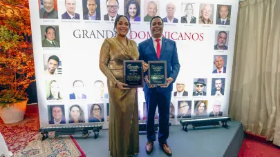 Reconocen a Víctor D’Aza y Dharuelly D’Aza por su impacto en la política y el servicio público dominicano