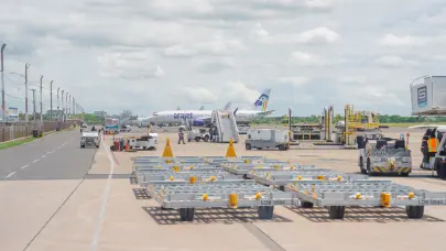 Ministro de la Presidencia y DA supervisan avances en ampliaci&oacute;n del AILA