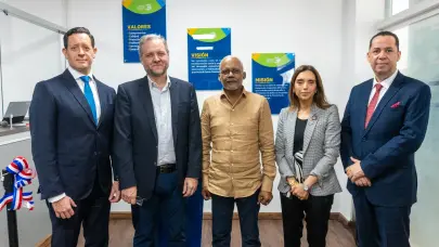 Alcalde Ramón Candelaria encabeza inauguración del quiosco del Registro Mercantil en Boca Chica