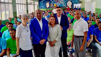 Ricardo Nieves imparte charla motivacional a internos en etapa final de condena en Najayo Hombres