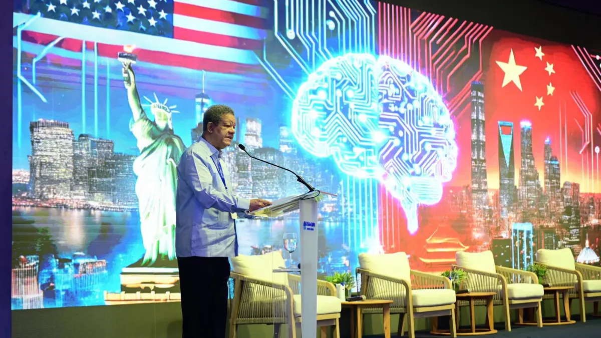 Leonel Fernández asegura que la humanidad necesita una inteligencia artificial más incluyente, “que empodere a las personas”
