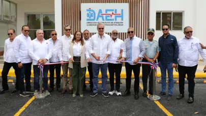 Presidente Abinader inaugura nueva oficina DAEH en San Francisco de Macorís y entrega ambulancia a Hospital de Villa Riva