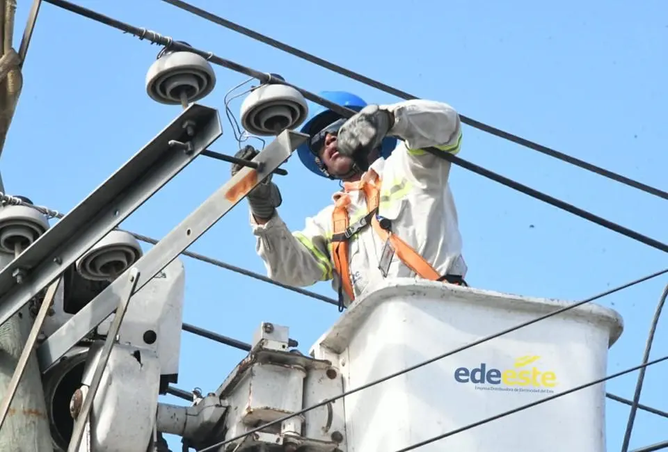 Edeeste informa concluyeron trabajos de mejora en circuito EBRI05 para optimizar el servicio eléctrico