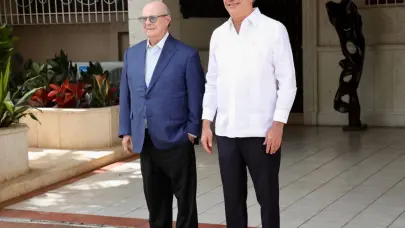Presidente Luis Abinader se re&uacute;ne con Hip&oacute;lito Mej&iacute;a para tratar tema haitiano