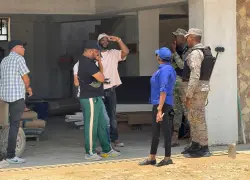 Yiyo Sarante es conducido a la PGASE por presunto fraude eléctrico en su finca de Guerra