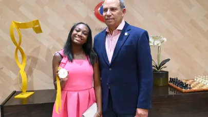 Presidente COD recibe visita de la patinadora Alejandra Rain