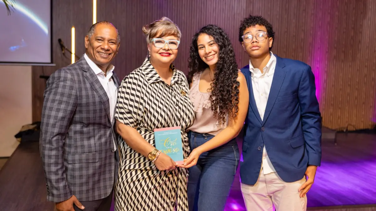 Lanzan libro “Oro por mi esposo”: una guía de oración para fortalecer el matrimonio a través de la fe