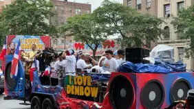 Carroza I Love Dembow se destaca en la Gran Parada Dominicana del Bronx